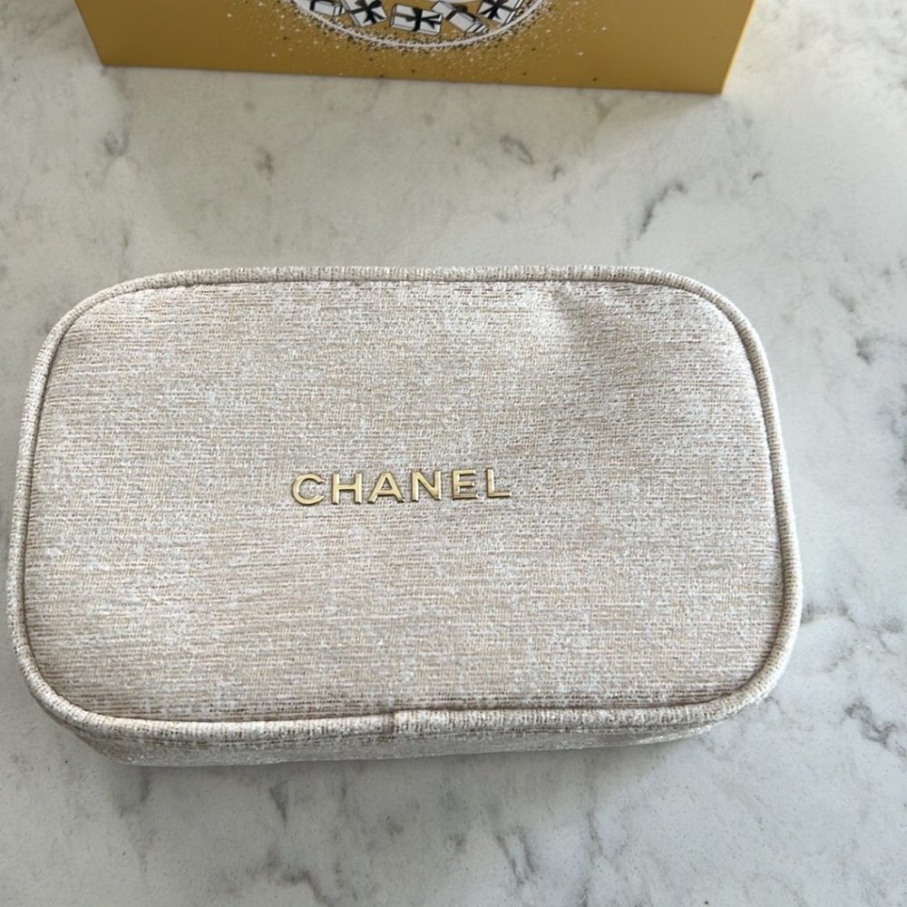 CHANEL WHITE AND GOLD MAKEUP BAG